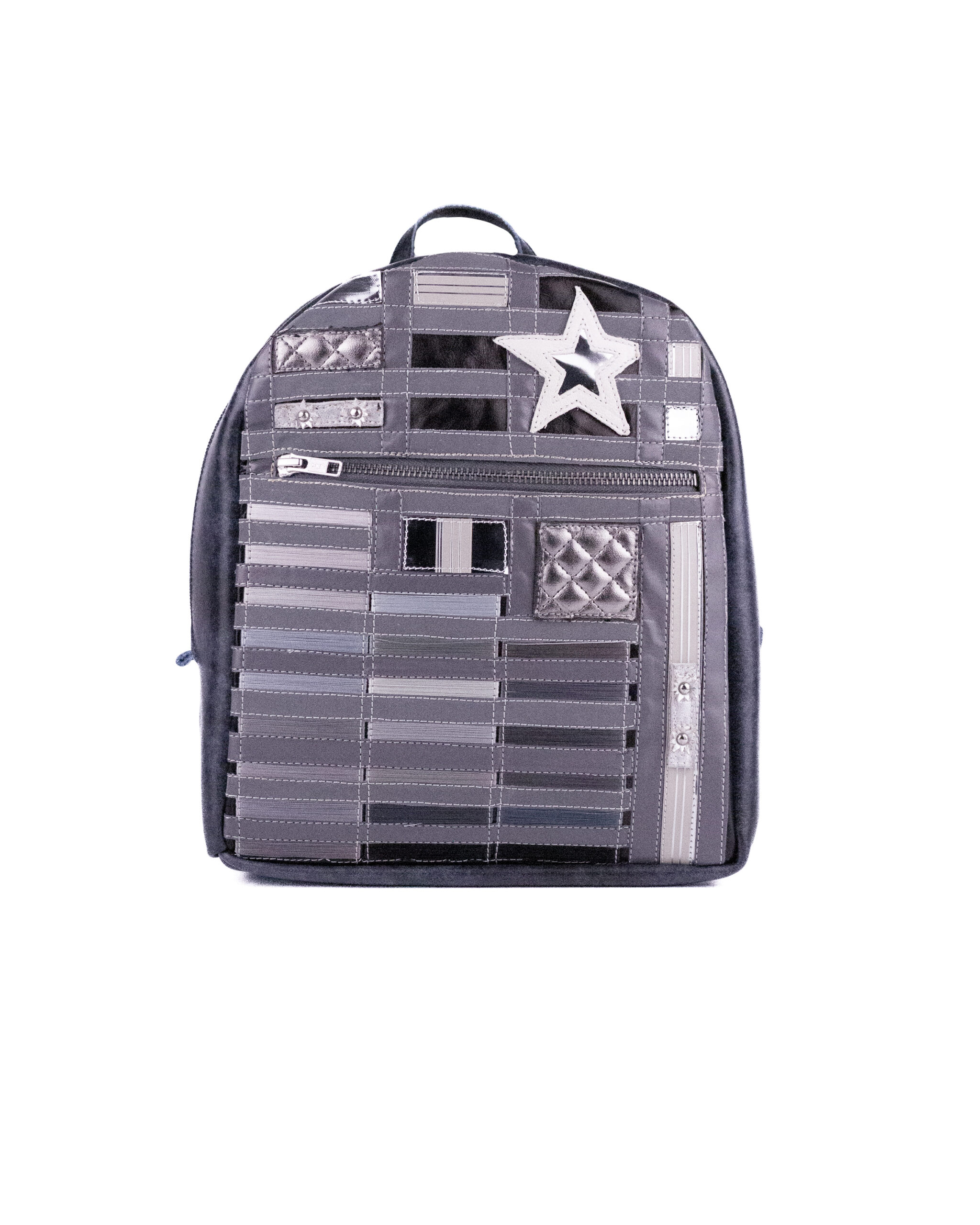 Rucsac din piele gri cu design special – modele distincte din ață